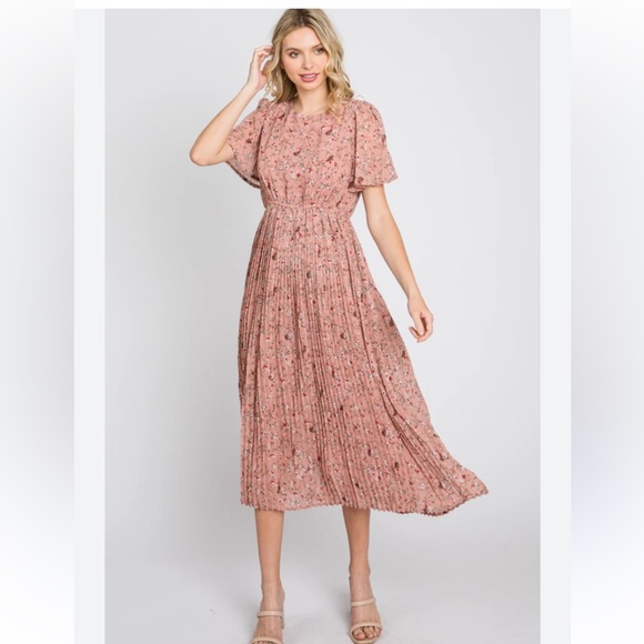 Forever New Pink Floral A-Line pleated dress - Picture 2 of 11